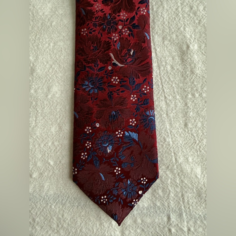 Elegant Burgundy and Blue Floral Men's Tie